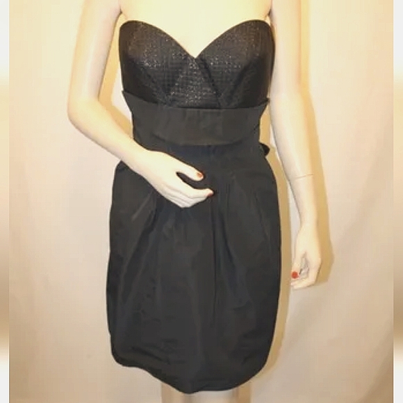 BCBG MAXAZRIA-STRAPLESS-BOW- BTWN/CUPS-HALFBOW CENTER@BREAST-TIE@FRONT/SIDE - Picture 4 of 8